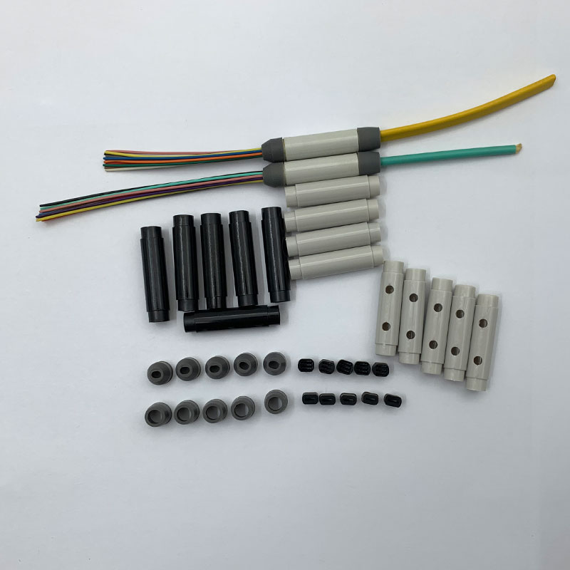 0.9 Multi-fiber Breakout Fiber Patch Cable Optical Fiber Branch Patch Cord Splitter for Fiber Optic Equipment and FTTH Solution